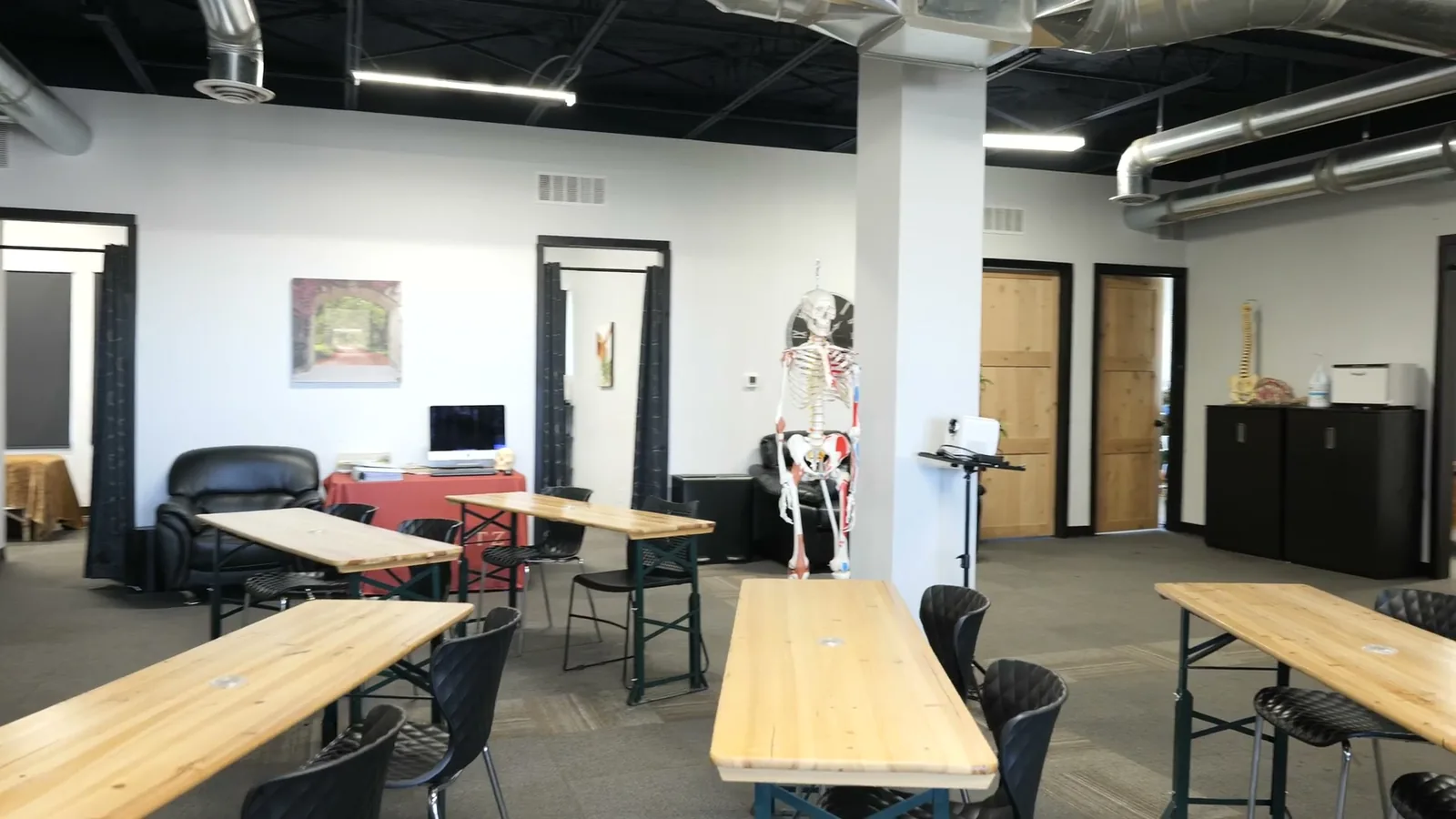 A St. Moritz classroom with anatomy models and study tables