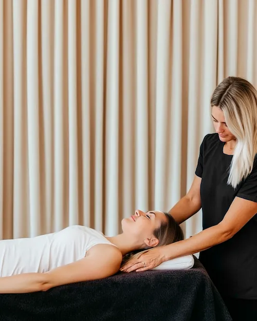 A student practitioner giving a relaxation massage